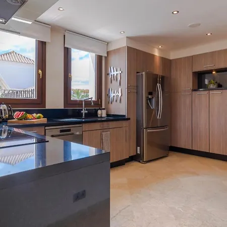 Luxury Merana בית נופש *